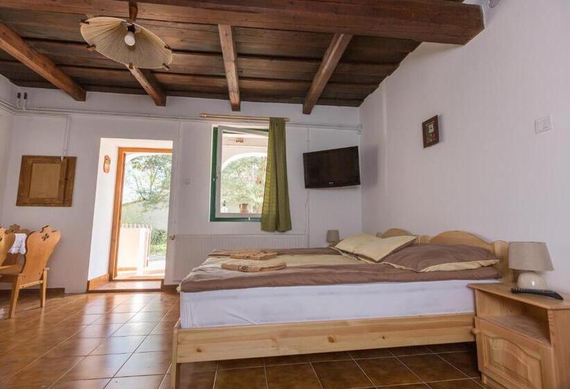 スイート, Gádoros Vendégház