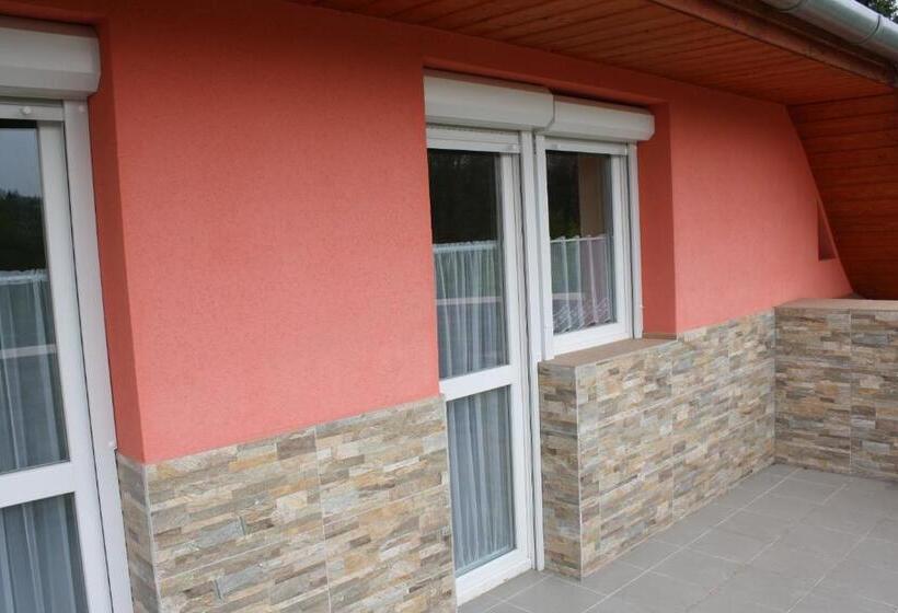 バルコニー付きデラックスルーム, Kedvenc Vendégház