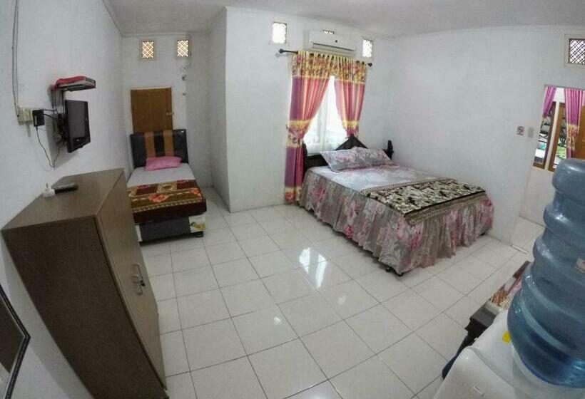 Семейный Номер, Pondok Simpang Tiga