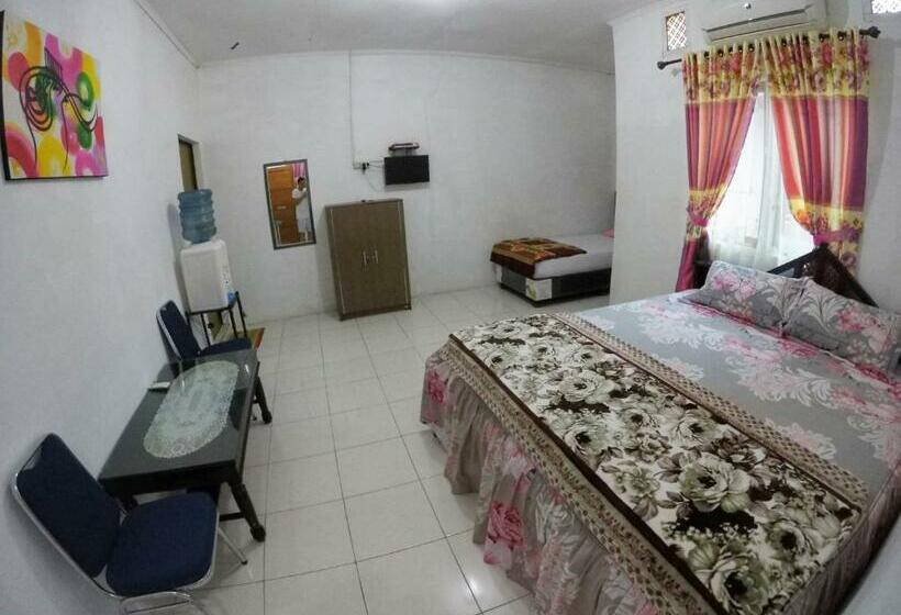 ファミリールーム, Pondok Simpang Tiga