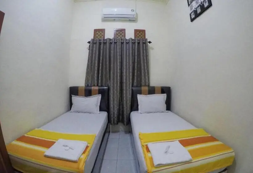 اتاق اکونومی, Pondok Simpang Tiga