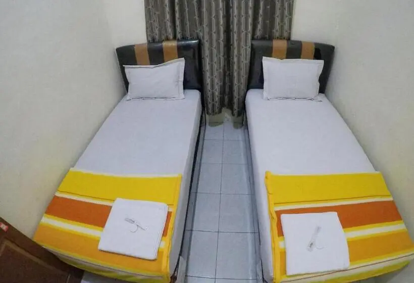 اتاق اکونومی, Pondok Simpang Tiga