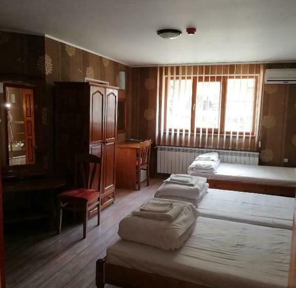 Трехместный Номер Стандарт с Балконом, комплекс рожена, хотел, хотелски комплекс рожена