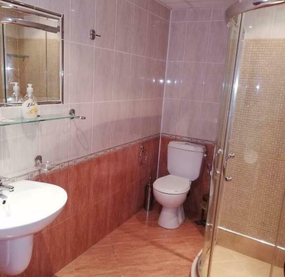 Трехместный Номер Стандарт с Балконом, комплекс рожена, хотел, хотелски комплекс рожена