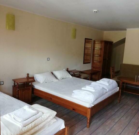 Трехместный Номер Стандарт с Балконом, комплекс рожена, хотел, хотелски комплекс рожена