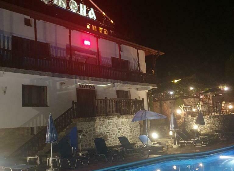 Трехместный Номер Стандарт с Балконом, комплекс рожена, хотел, хотелски комплекс рожена