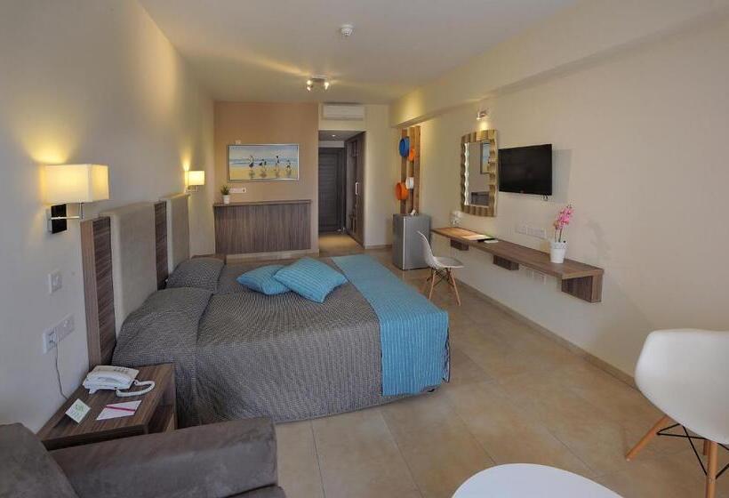 패밀리 룸 풀장 전망, Nelia Gardens