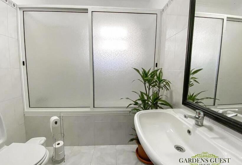 Семейный Номер Совместный Санузел, Gardens Guest House