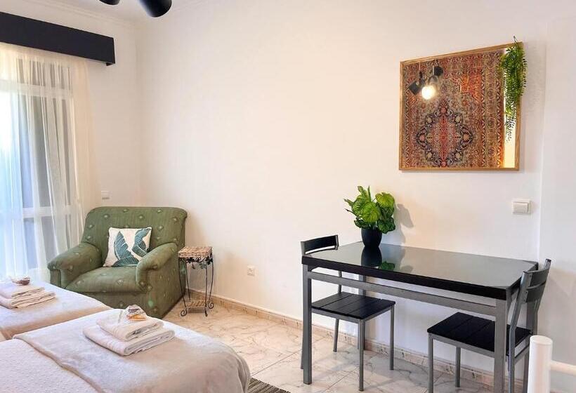 Трехместный Номер Стандарт Совместная Ванная, Gardens Guest House