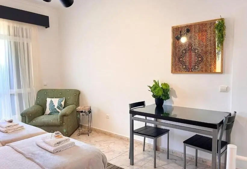 バスルーム共有のトリプルスタンダード, Gardens Guest House