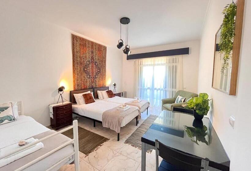 标准三人间共用浴室, Gardens Guest House