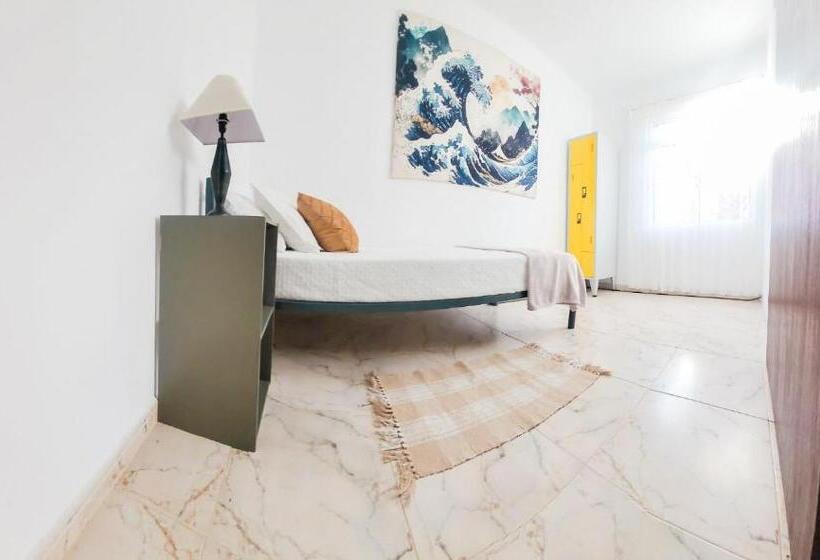 单人经济间, Gardens Guest House