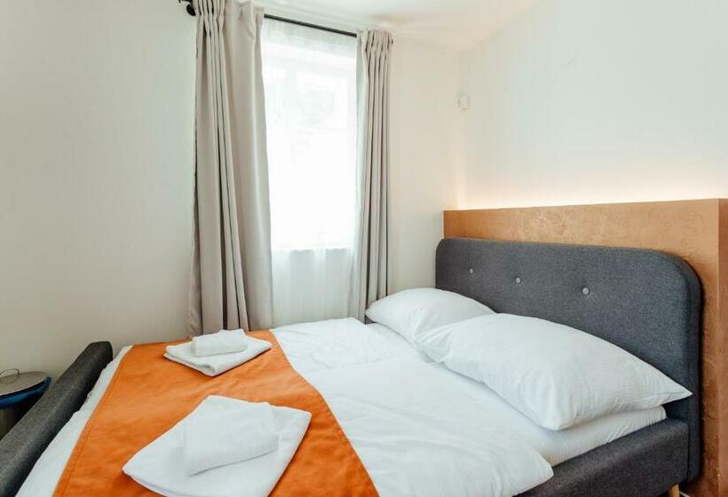 غرفة أساسية, Glaus