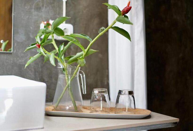 Номер Deluxe, Kampoeng Saya