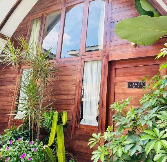 Номер Deluxe, Kampoeng Saya