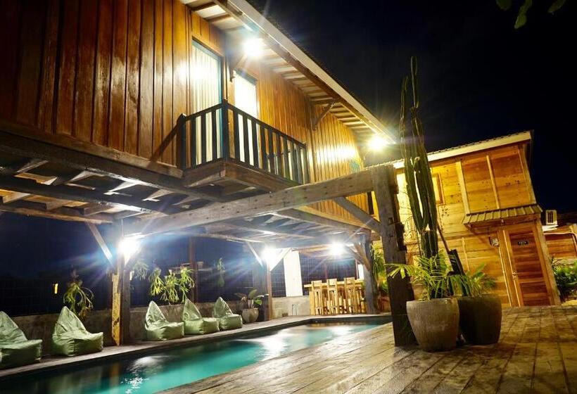 Номер Deluxe с Балконом, Kampoeng Saya