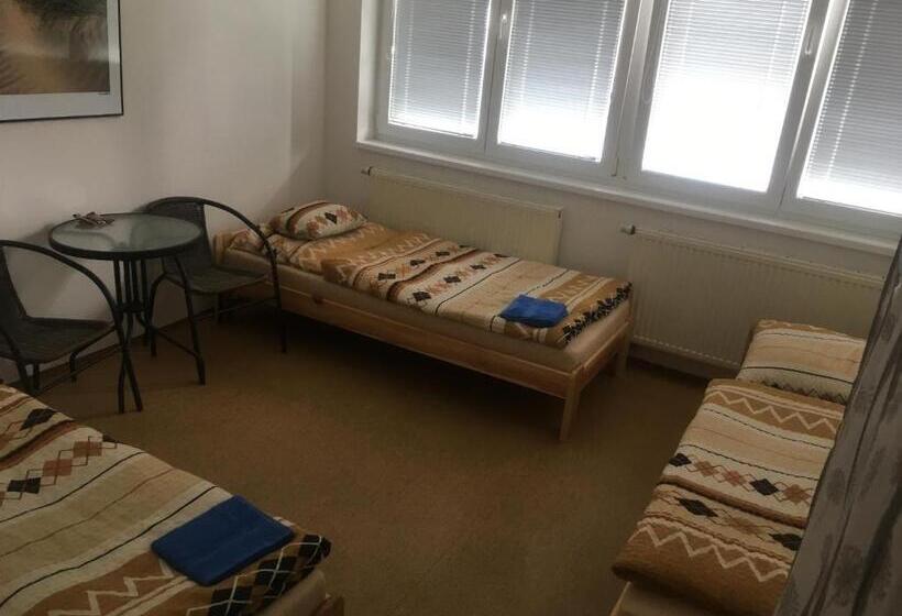 标准三人间, Ubytování Na Hřišti