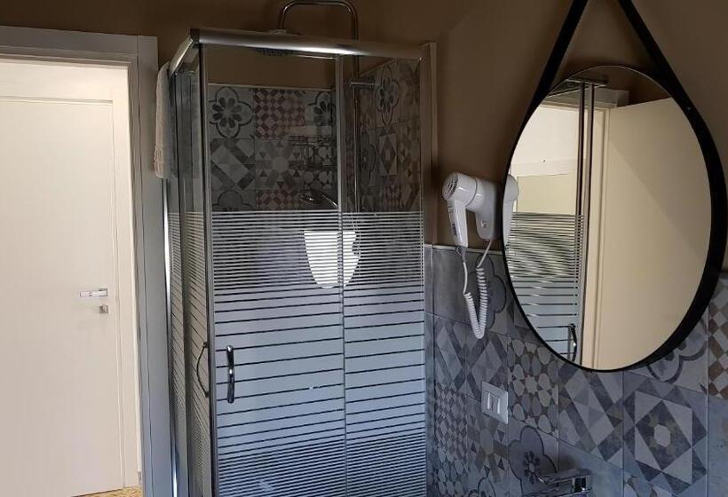 豪华三人间, Pompei Palace B&b