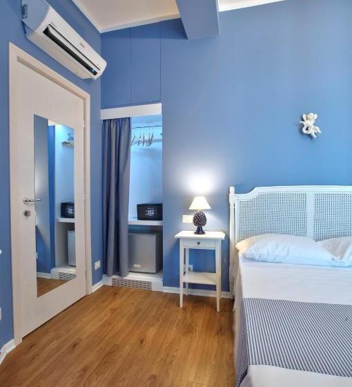 اتاق لوکس با بالکن و چشم‌انداز دریا, B&b Del Corso