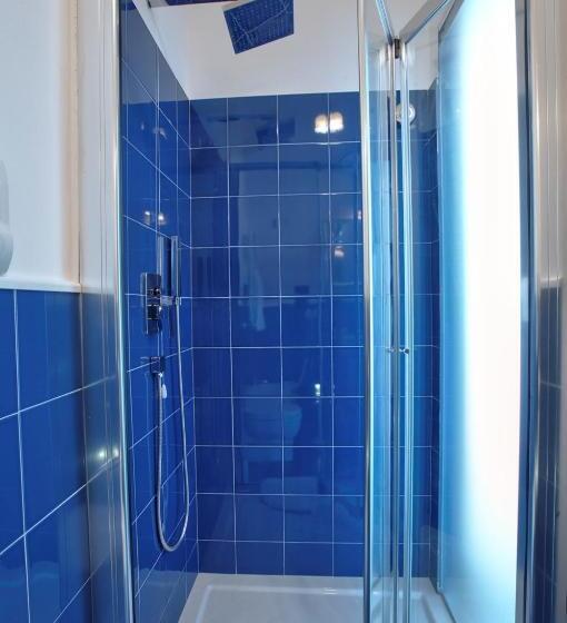 اتاق لوکس با بالکن و چشم‌انداز دریا, B&b Del Corso
