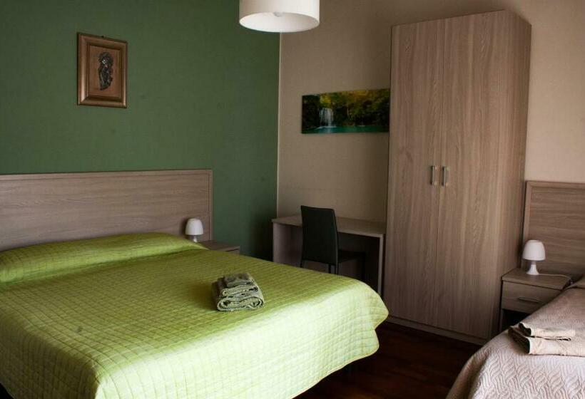 Pokój Basic Trzyosobowy, B&b Domus Benedicta