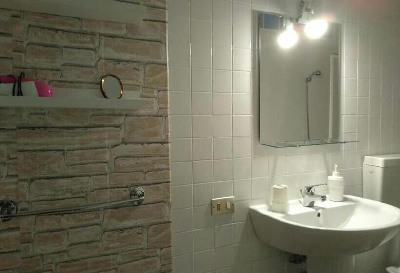 اتاق لوکس با تخت بزرگ, Casa Adelaide