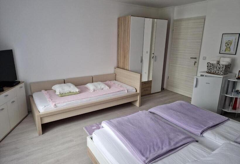 اتاق استاندارد سه نفره, Sobe ćuskić