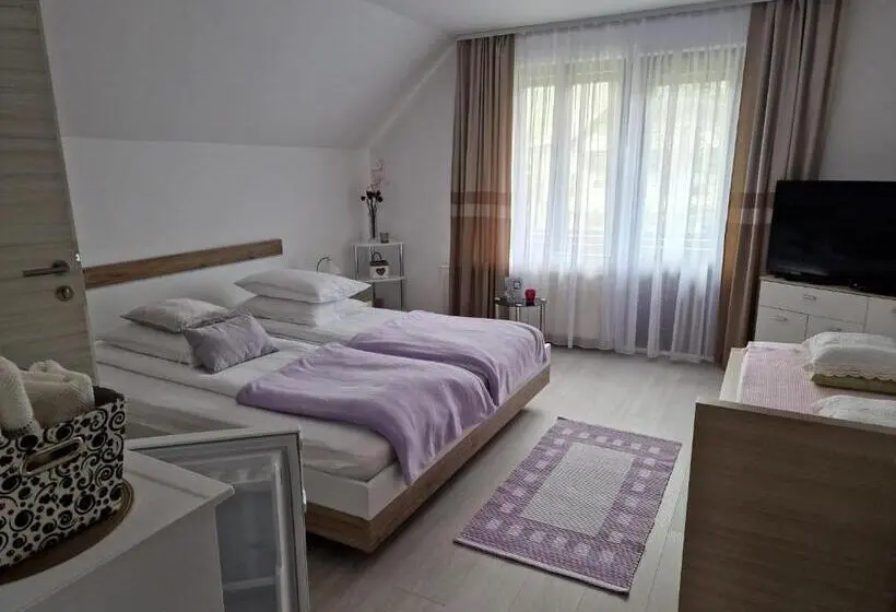 اتاق استاندارد سه نفره, Sobe ćuskić