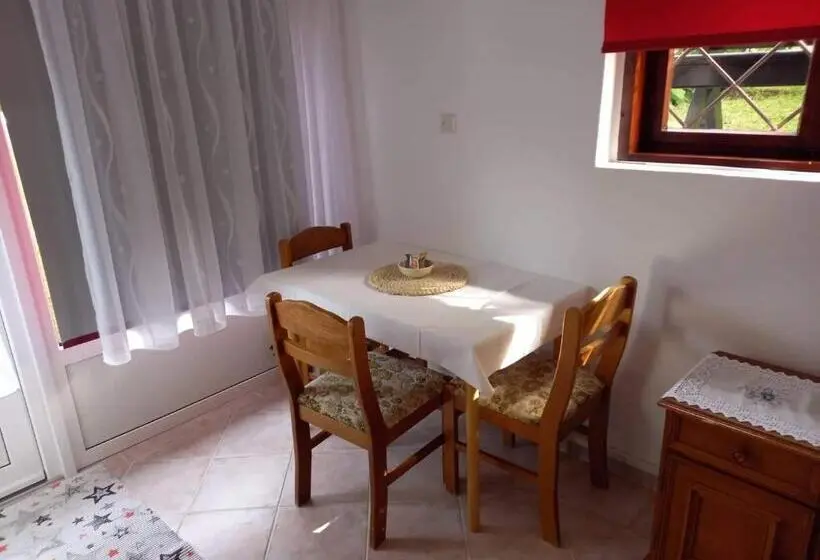 استودیوی استاندارد, Sobe ćuskić
