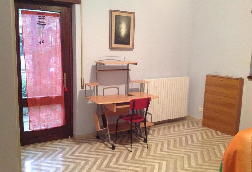 اتاق استاندارد یک نفره, Bed & Breakfast Da Charlie