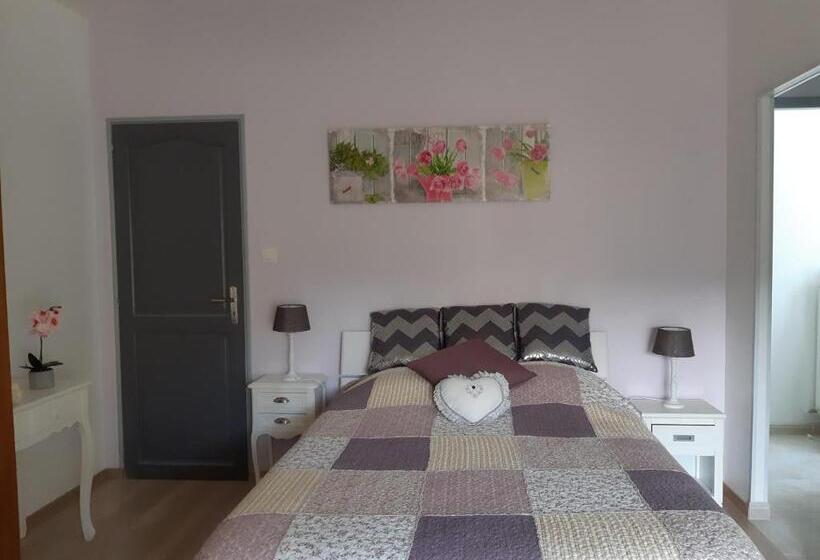 اتاق راحتی سه تخته, Les Orchidees Chambre Hôtes Futuroscope Chasseneuil Poitiers
