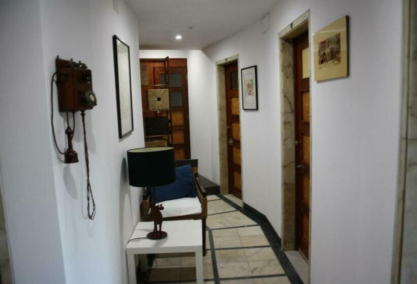 اتاق استاندارد با سرویس بهداشتی مشترک, Alegria Rooms