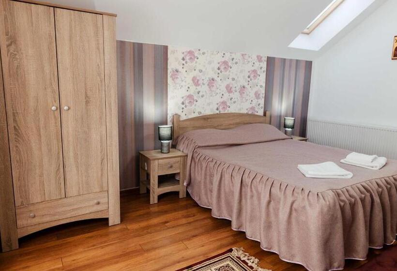Трехместный Номер Классика, Casa Marta