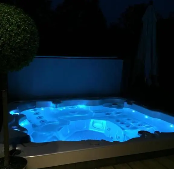 Standard-studio, Herons Lake Retreat Hot Tub Lodges