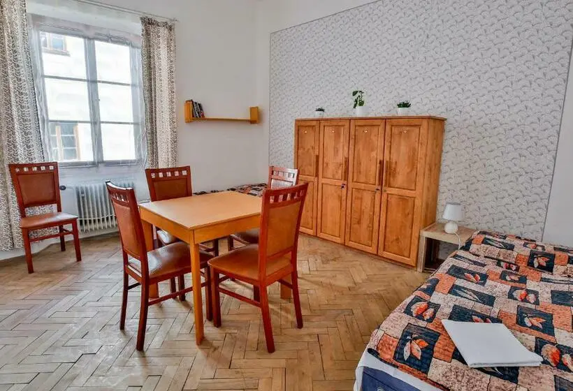ルームシェアのワンベッド, Rodinný Hostel Stárkův Dům