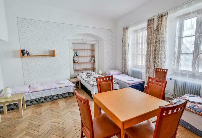 共用房间的床, Rodinný Hostel Stárkův Dům