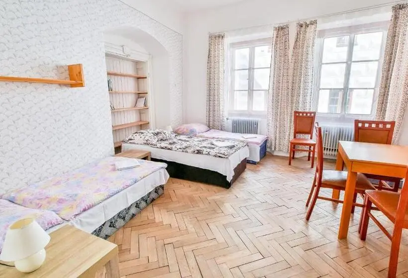 ルームシェアのワンベッド, Rodinný Hostel Stárkův Dům