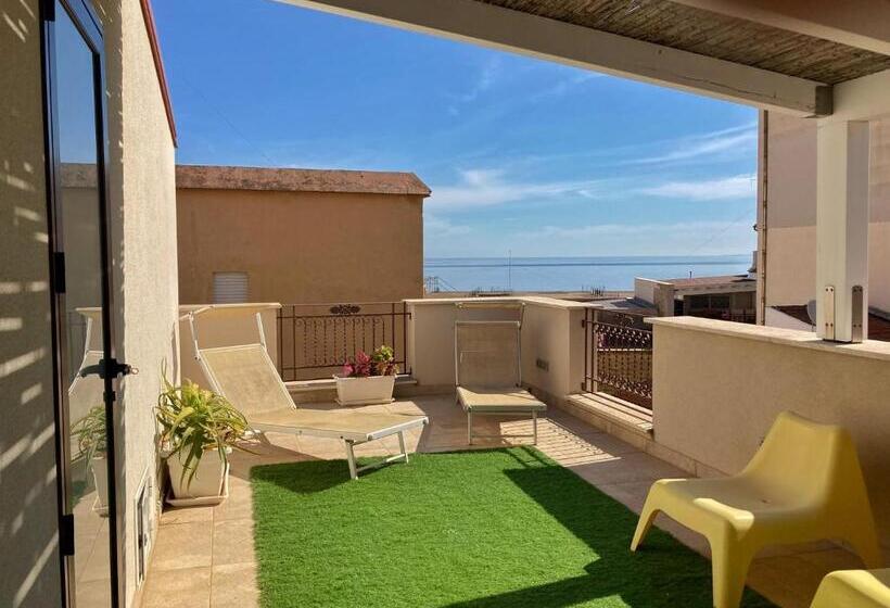 Triple Room Sea View, Via Siracusa 5