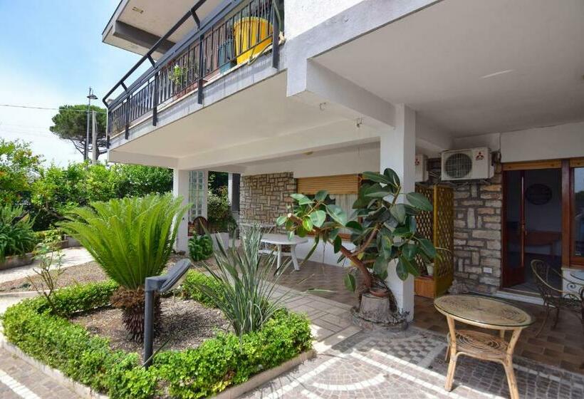 スタンダード４人部屋, Un Ospite A Fontania