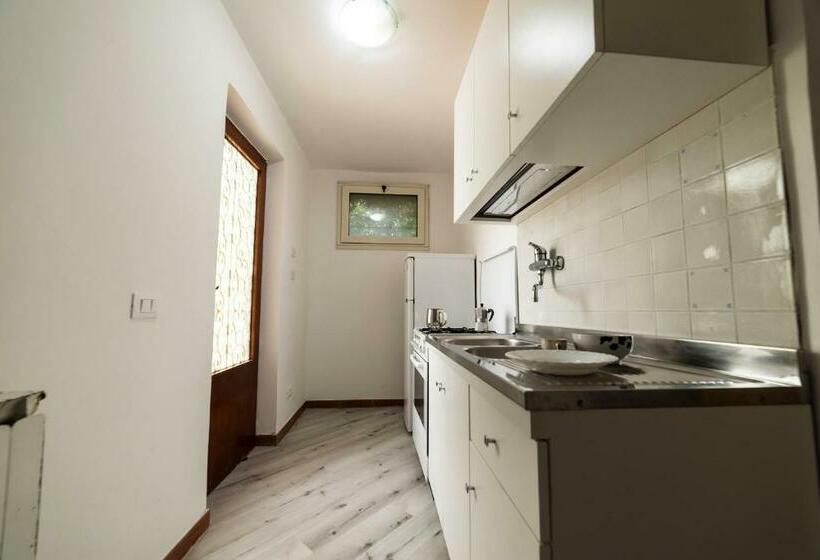 スタンダード４人部屋, Un Ospite A Fontania