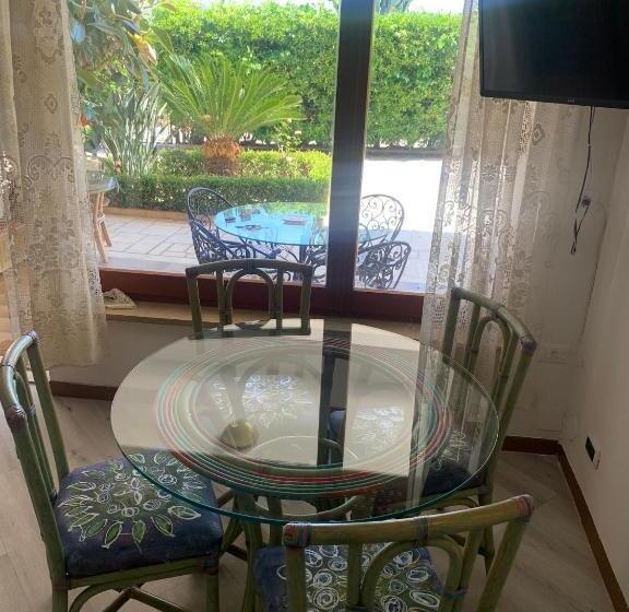 スタンダード４人部屋, Un Ospite A Fontania