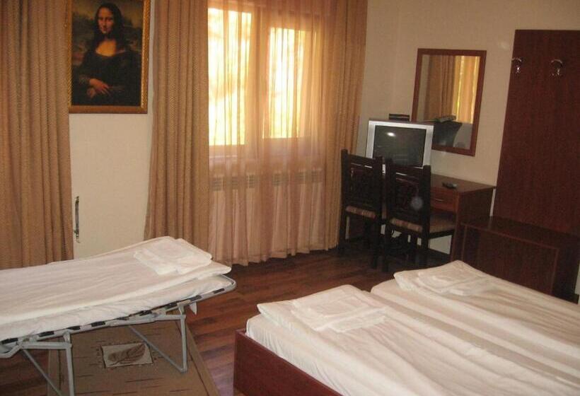 Habitació Triple Estàndard, семеен хотел федора