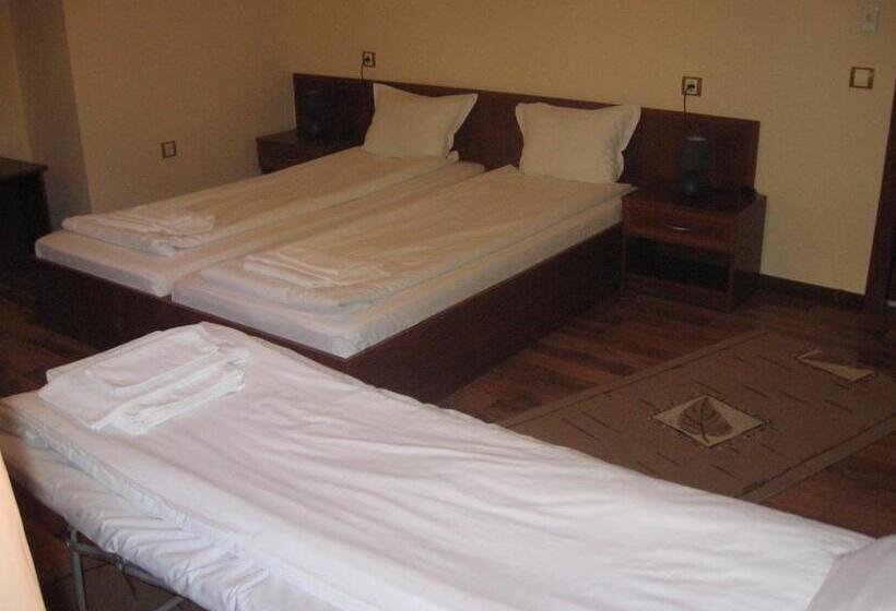 Habitació Triple Estàndard, семеен хотел федора