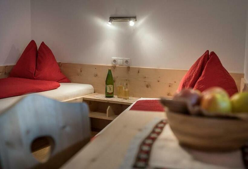 Апартаменты 1 Спальня, Hofer Hof