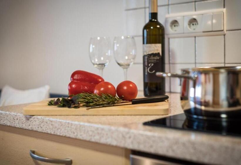 Апартаменты 1 Спальня, Hofer Hof