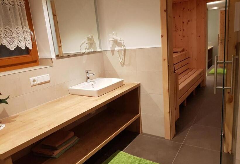 Апартаменты 1 Спальня, Hofer Hof