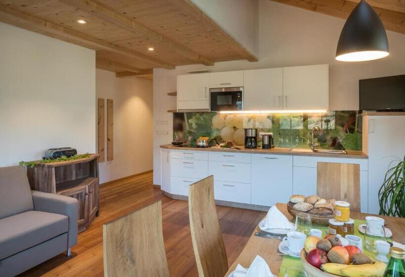 Апартаменты 1 Спальня, Hofer Hof