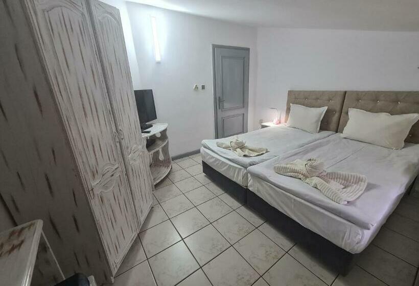 Пятиместный Стандартный Номер, Vila Kalvachevi