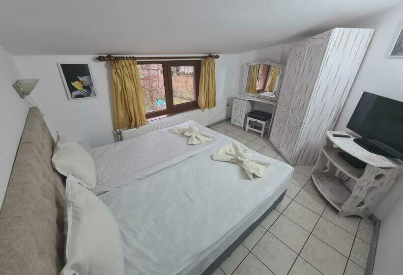 חדר סטנדרטי לחמישה אנשים, Vila Kalvachevi