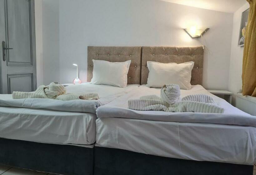 חדר סטנדרטי לחמישה אנשים, Vila Kalvachevi